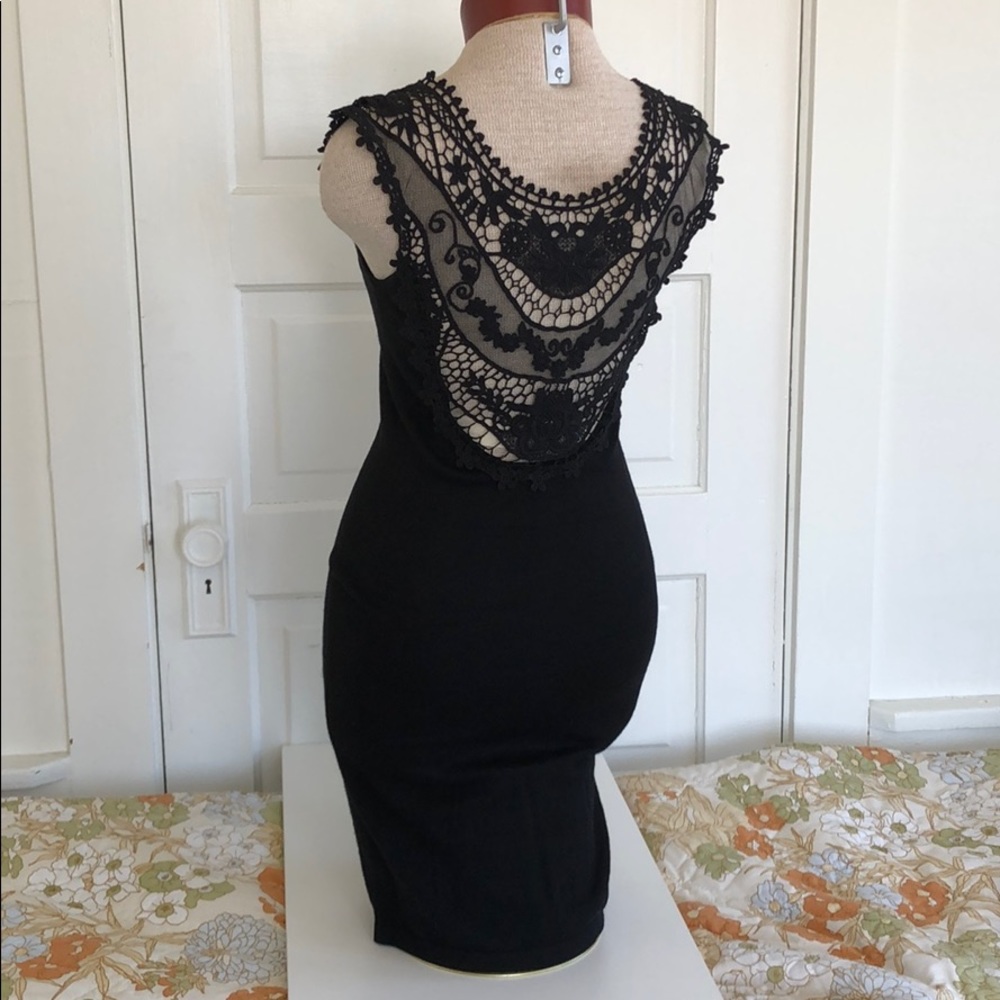 Stretchy bodycon dress w/ lace + embroidery detail